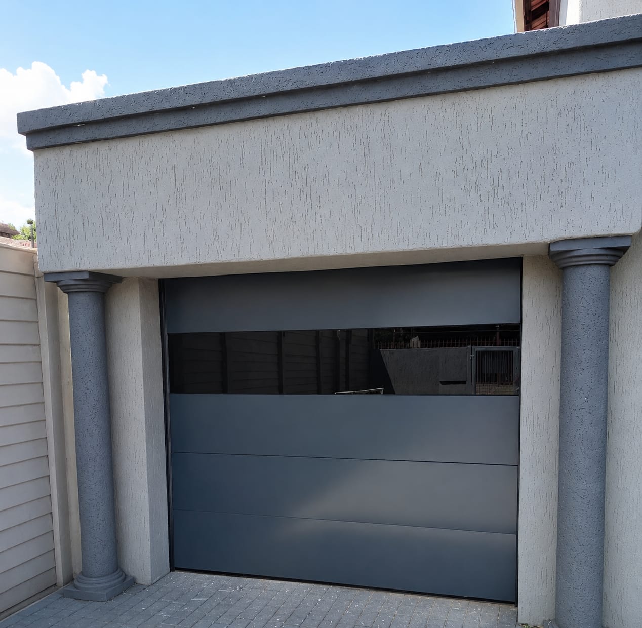 SB05 Modern Aluminium Garage Door